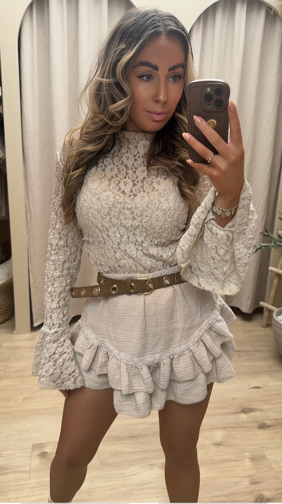 LACE TRUMPET SLEEVE TOP | BEIGE