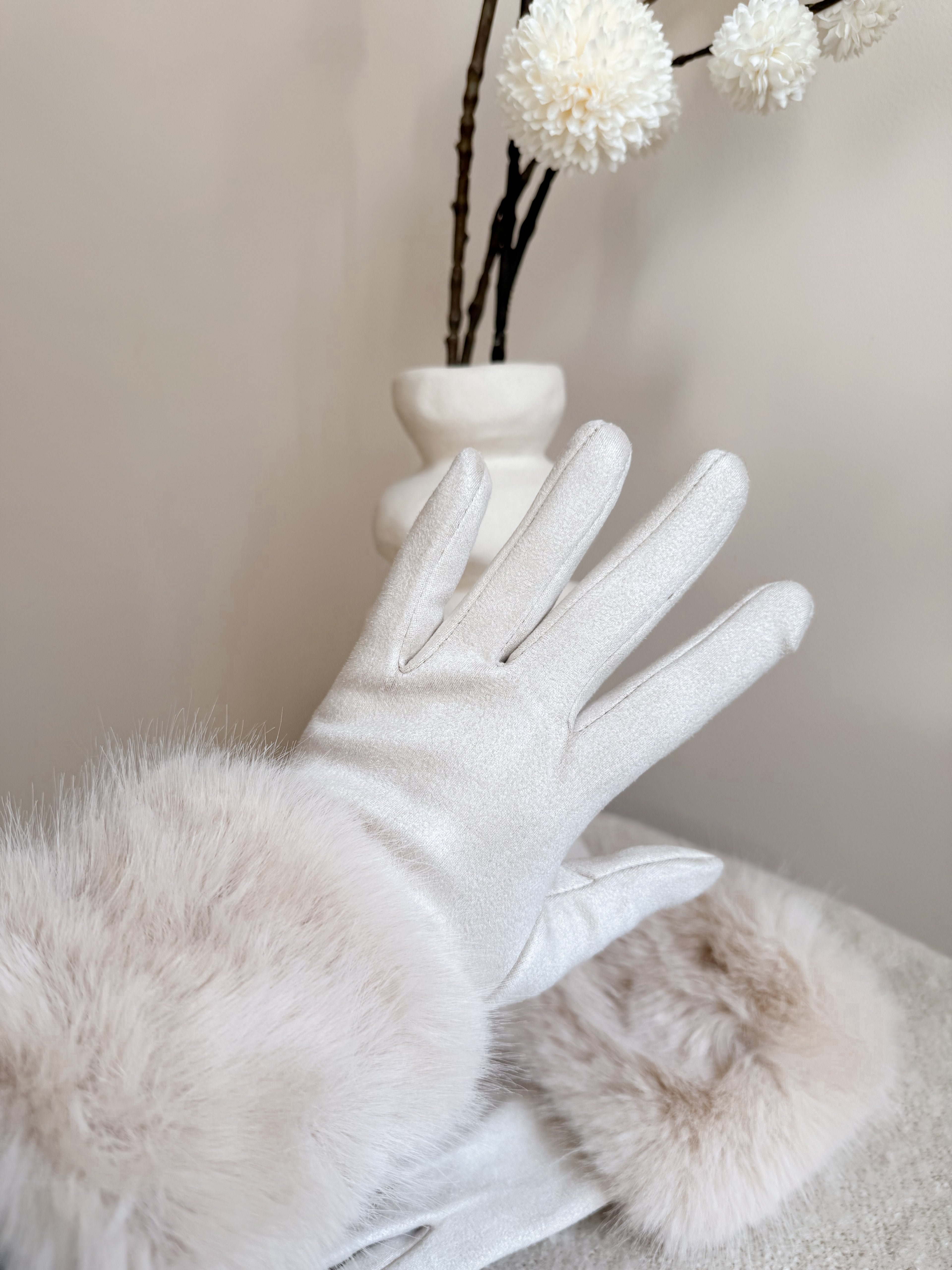 FLUFFY HANDSCHOEN | BEIGE