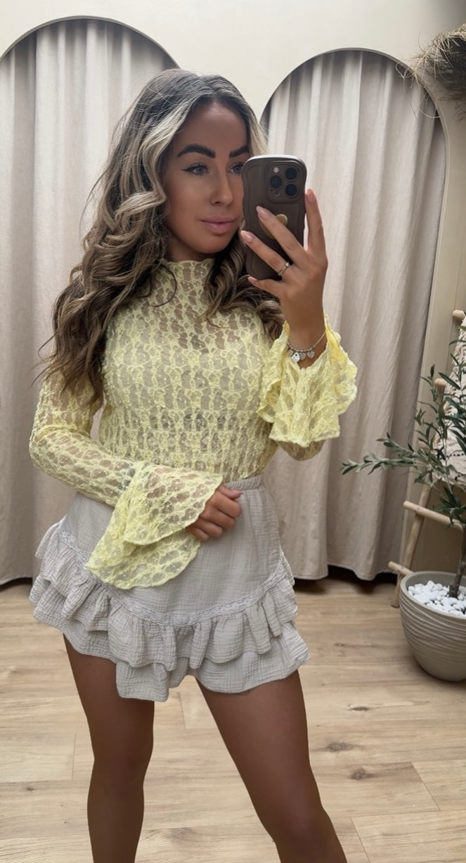 LACE TRUMPET SLEEVE TOP | YELLOW