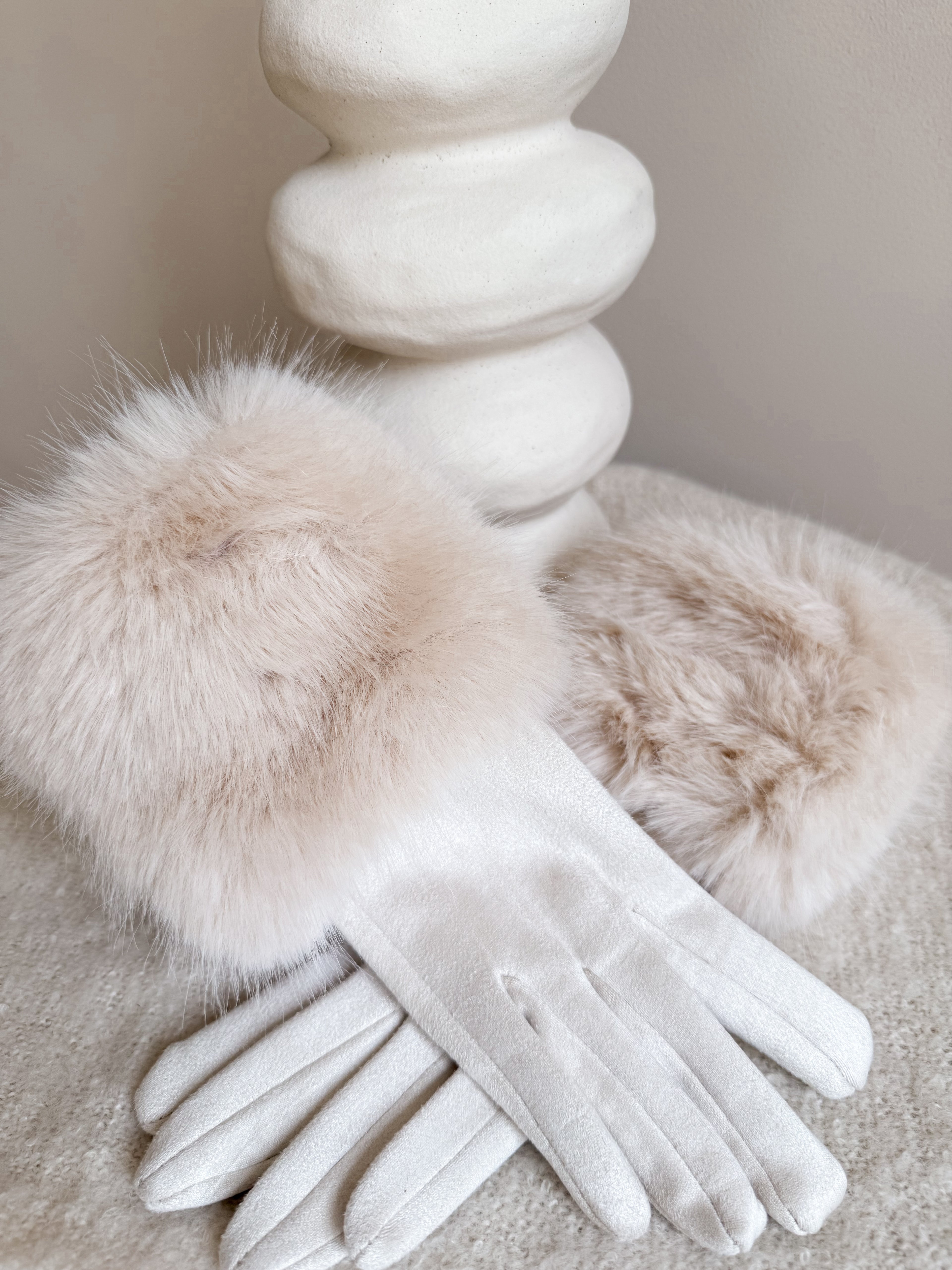 FLUFFY HANDSCHOEN | BEIGE