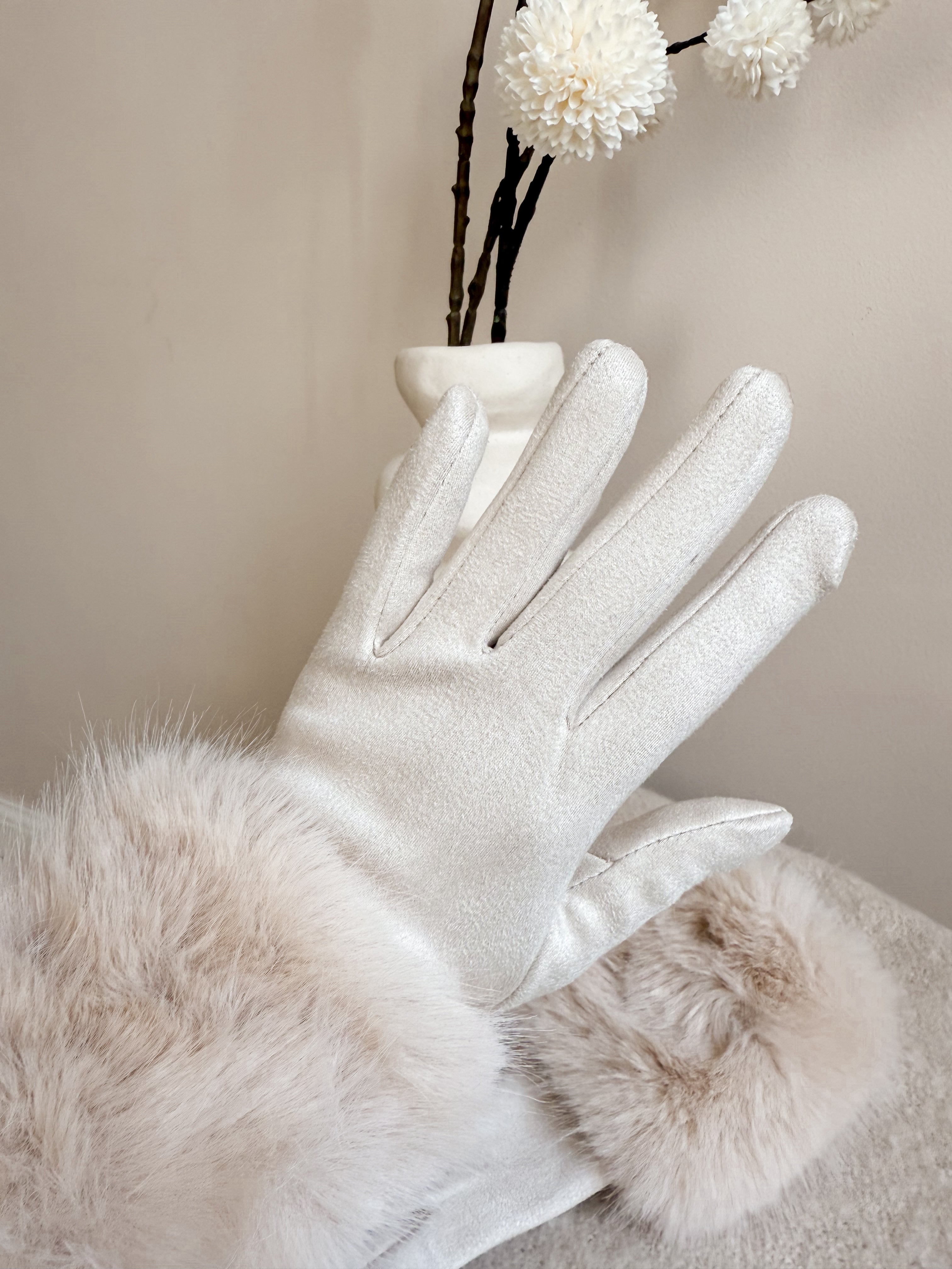 FLUFFY HANDSCHOEN | BEIGE