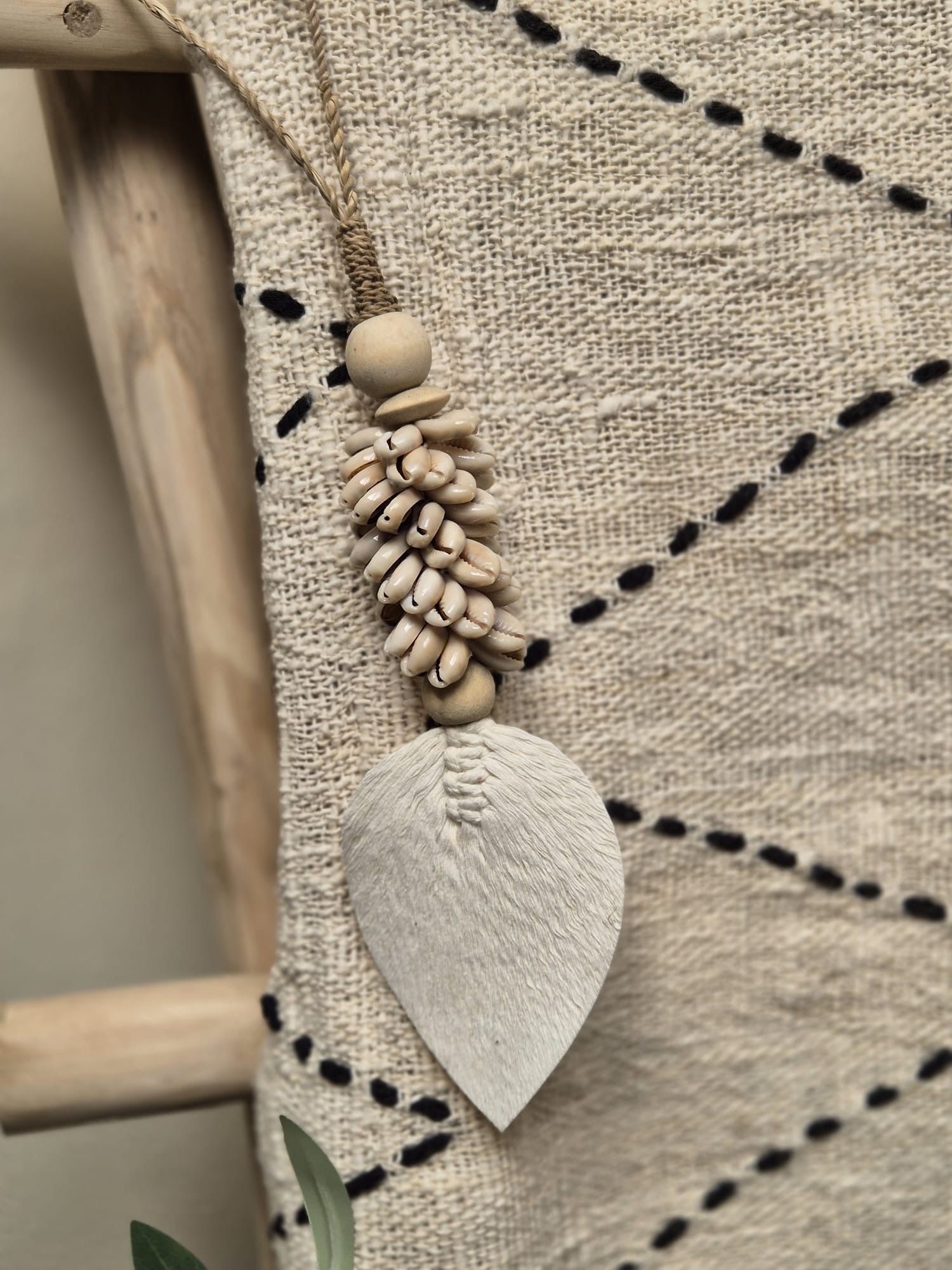 KAURI HANGER | BLAD