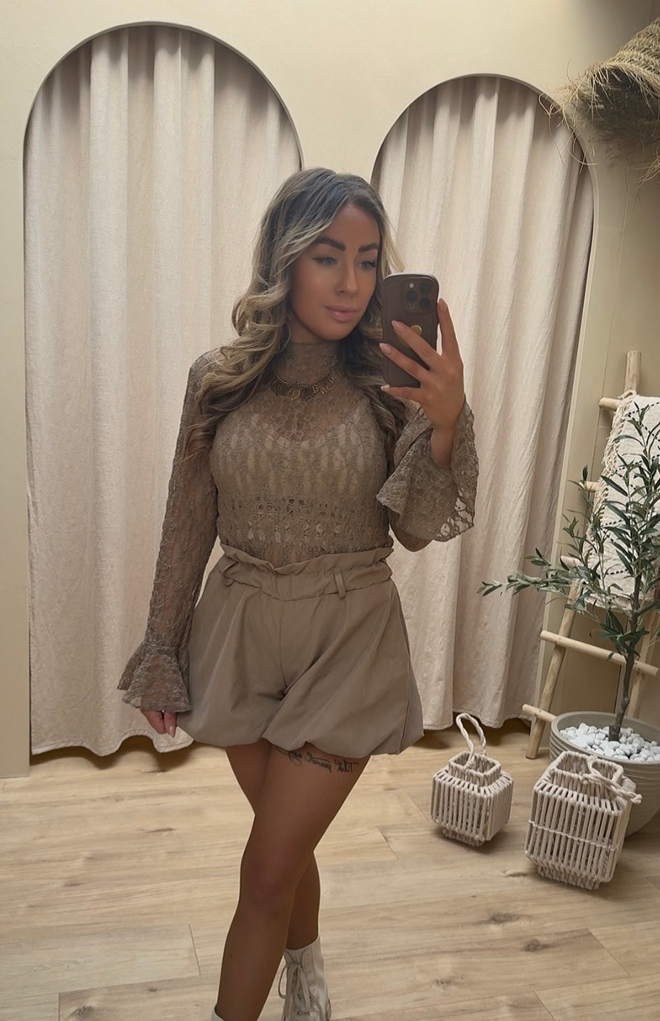 TAUPE BALLOON FIT SHORT