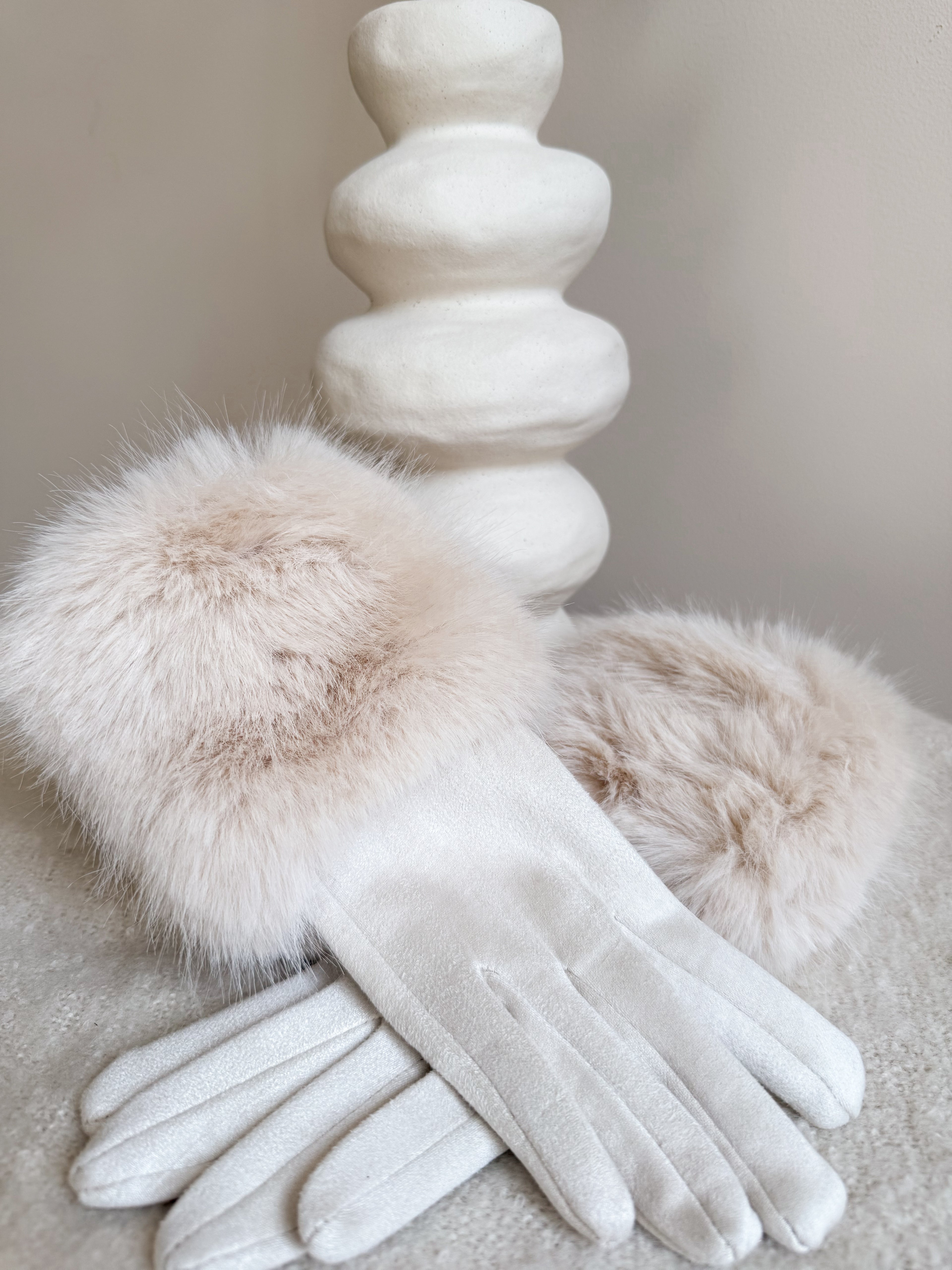 FLUFFY HANDSCHOEN | BEIGE