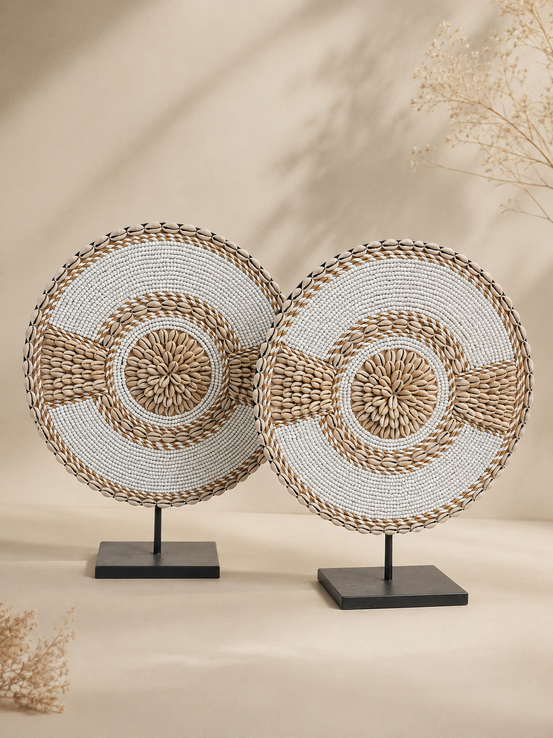 ORNAMENT OP STANDAARD | BEIGE (MIDDEL)